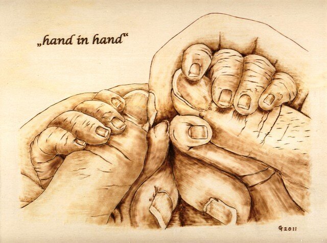 Hand in hand av Thomas Grimmling