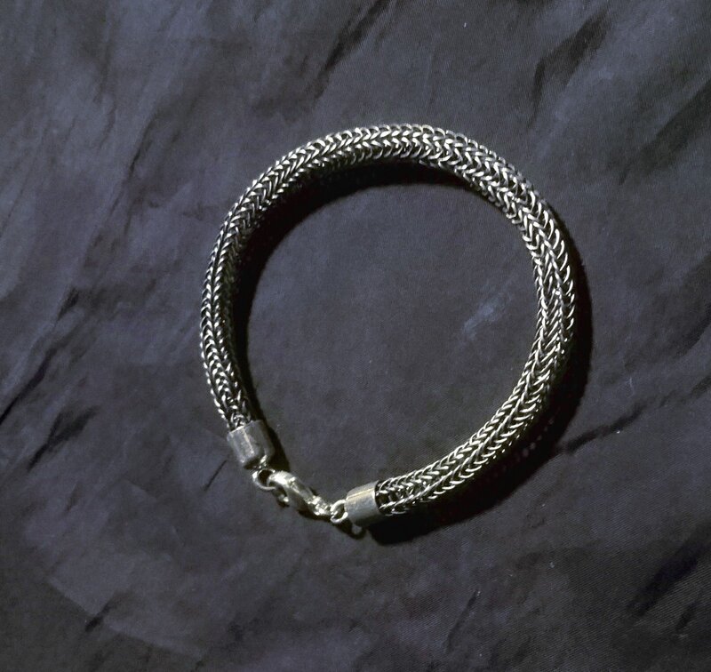 Stickat silverarmband av Mats Eriksson