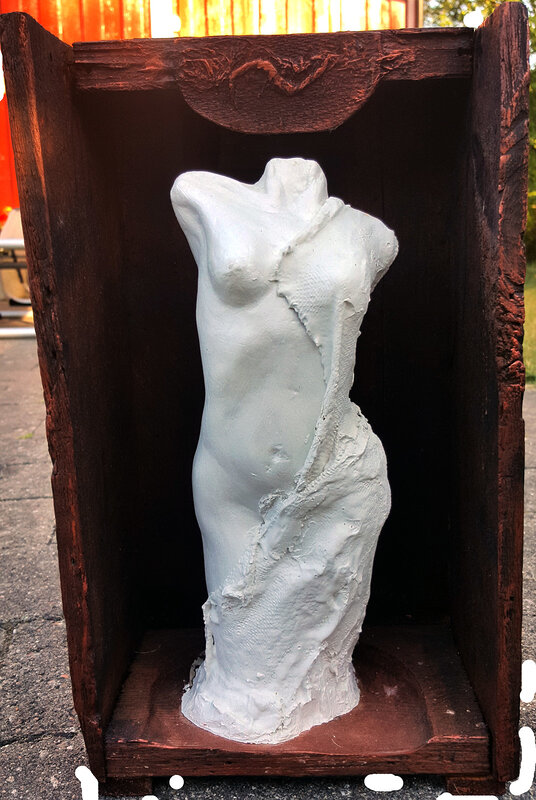 Skulptur Älskarinna av Slavenca Petre